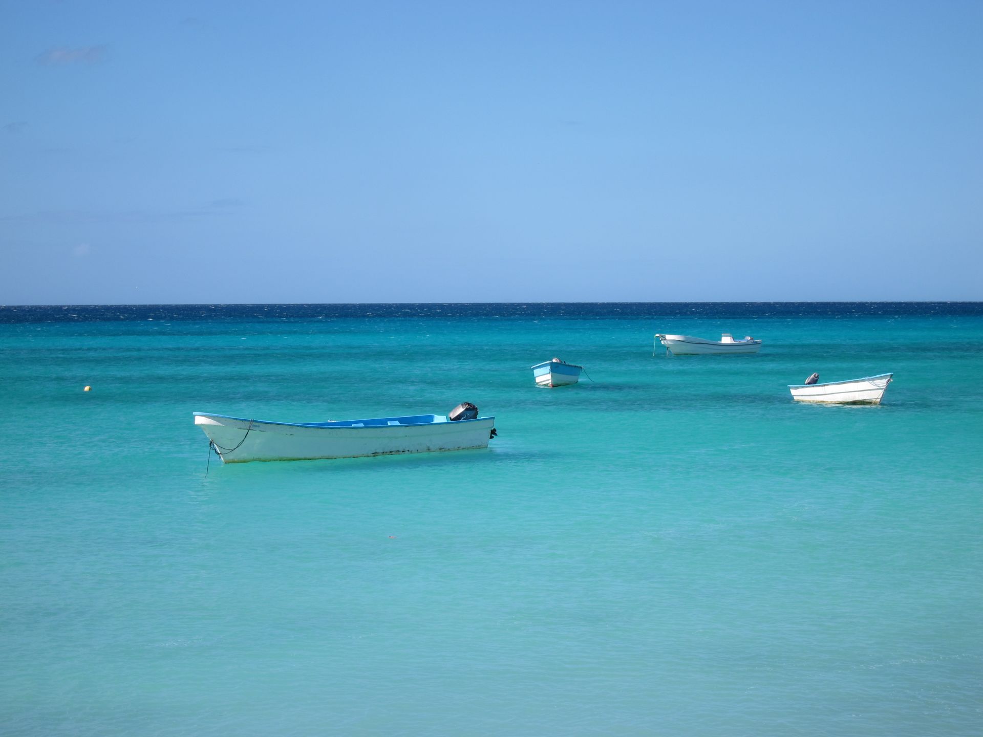 Botes en el Mar Caribe dominicano